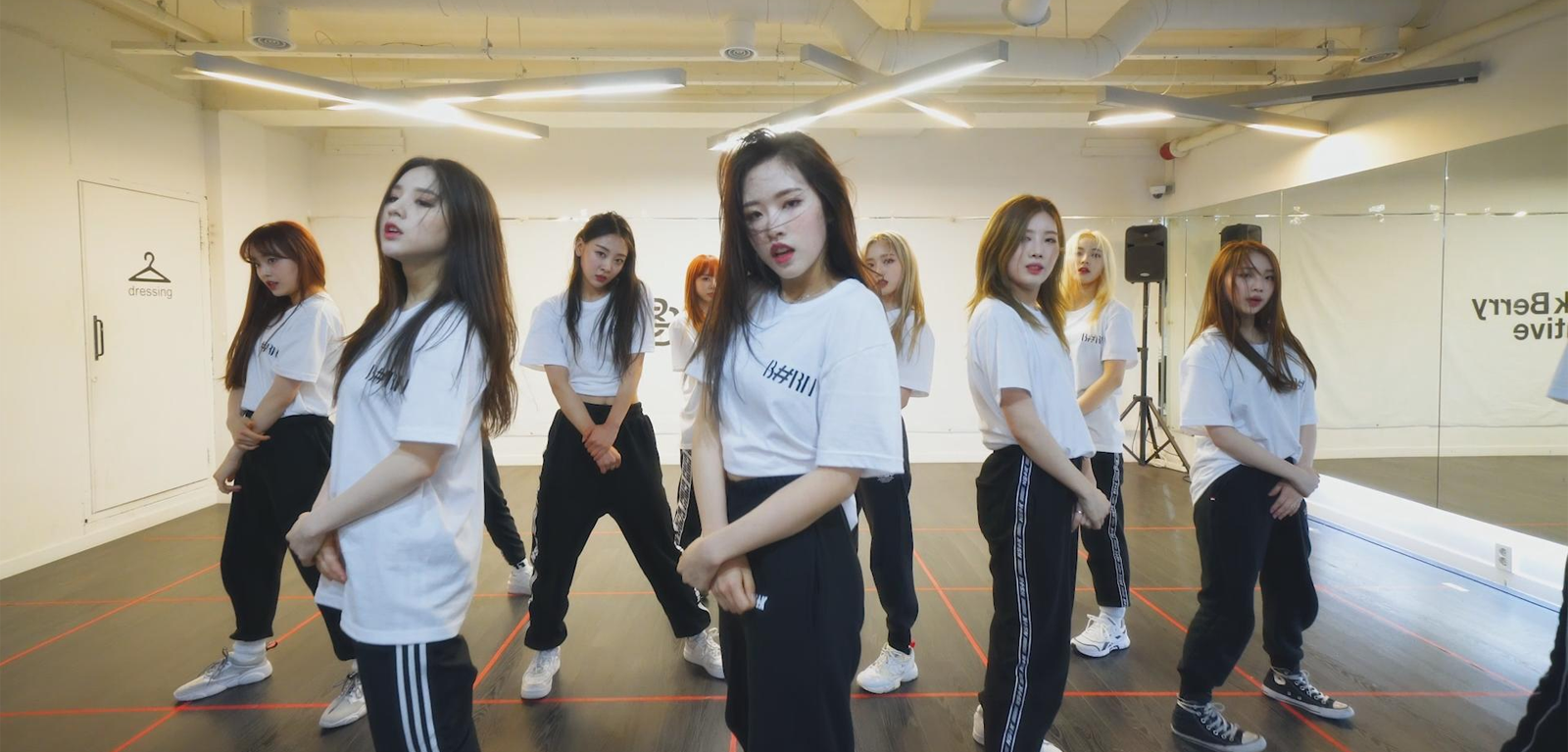 LOONA makes a dance cover of "FIRE" of BTS